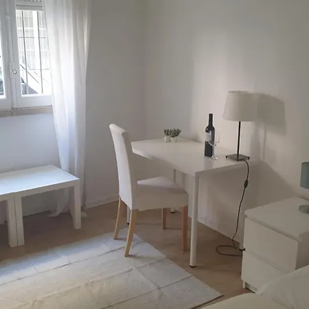 Queluz Residence Homestay *