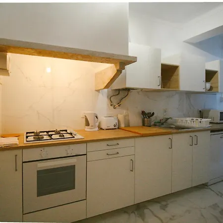 Queluz Residence Homestay *